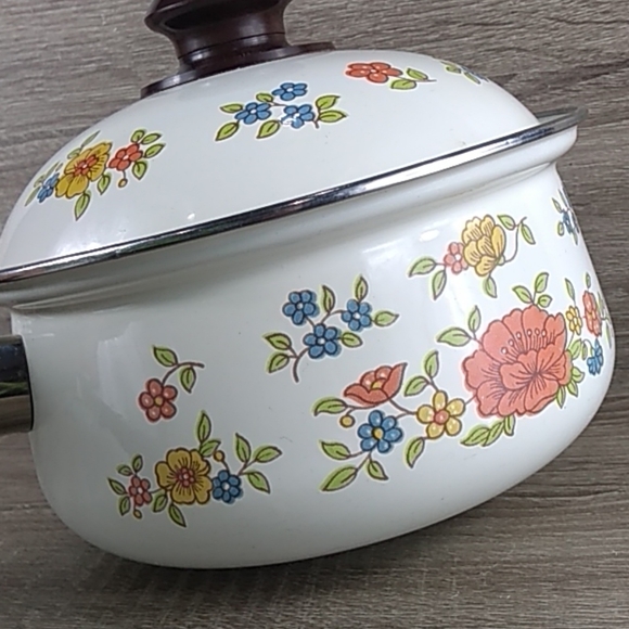 Vintage Enamel Cooking Pot with Lid, White with Orange Daisies, Floral  Pattern Cooking Pot, Mid Century Cookware, Retro Pots and Pan